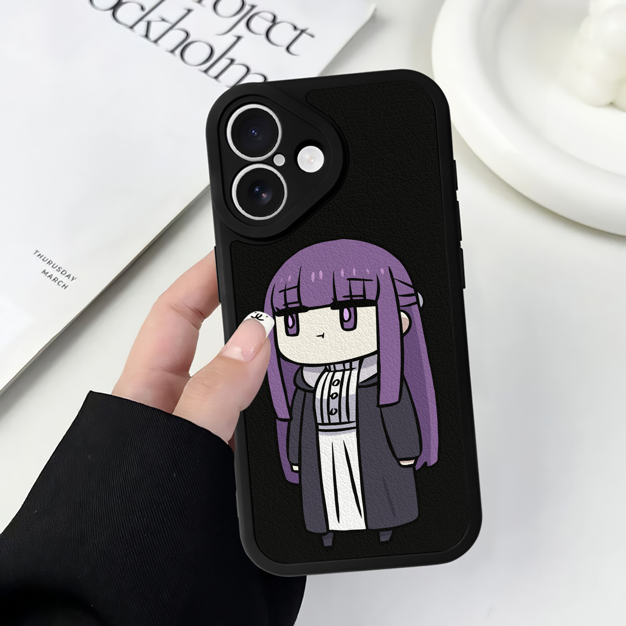 （画像用） 葬送のフリーレン Frieren 【iPhone 16シリーズ対応】シリコンスマホケース（レザー調） 材質：シリコン